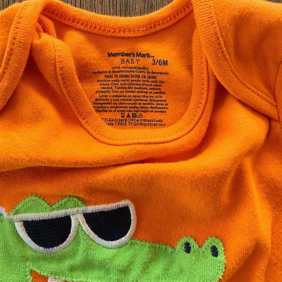 4/$10 Members Mark onesie bodysuit 3-6 months - Picture 4 of 5